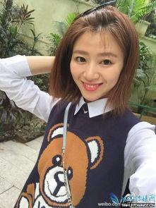 腾讯女主播小溢裙子,揭秘腾讯女主播的时尚魅力