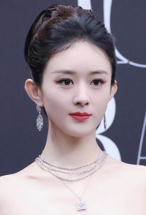 赵丽颖朝阳v姐照片,时尚穿搭演绎都市魅力